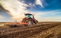 Agriculture tractor harvesting generic 1082153318